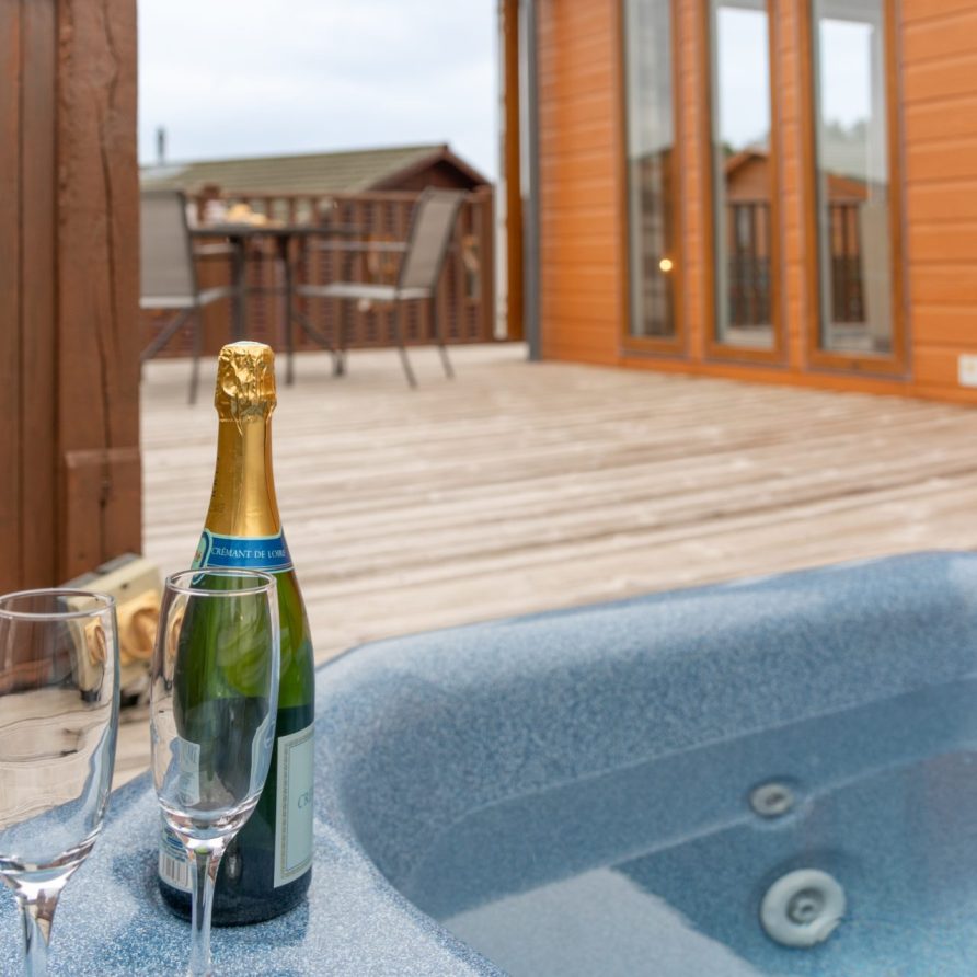 Lodge with hot tub sleeps 4 at the 31 acre site of Mullacott Park is well placed for easily accessing by car some of the most beautiful spots on the North Devon coast